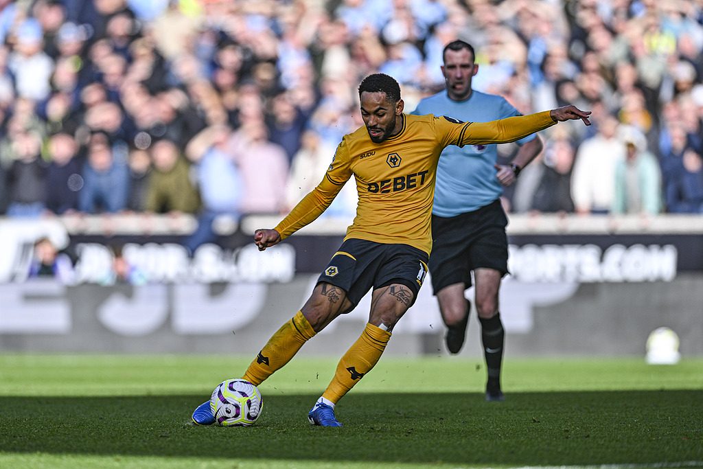 雷速体育入口-狼队逼平布赖顿，中场快速反击造成对手困惑