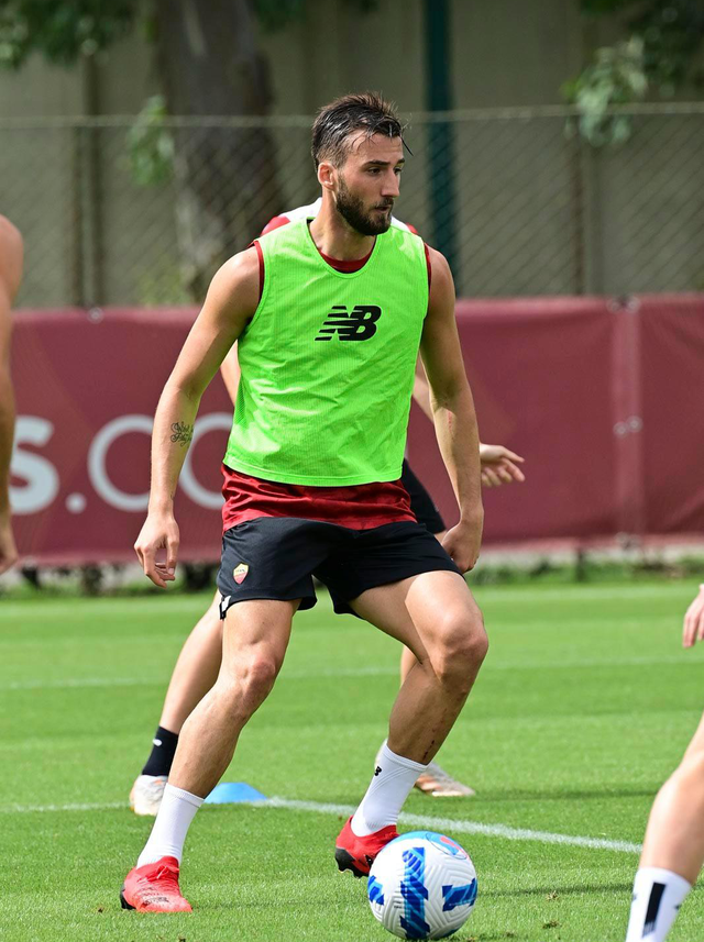 罗马中场稳定性不足,进攻手段单一客场战绩惨淡 罗马中场稳定性不足,进攻手段单一客场战绩惨淡