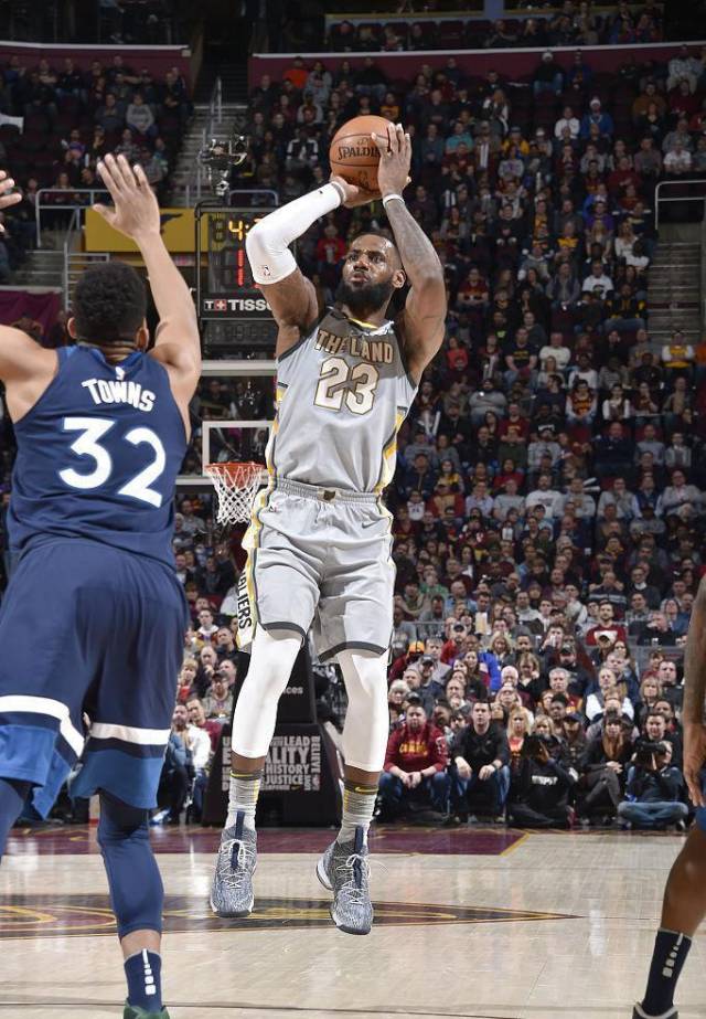 雷速体育-骑士翻盘尼克斯，王哲林刷新纪录