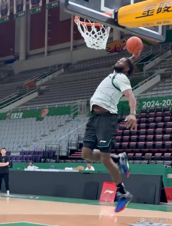 魔术横扫雷霆,张镇麟状态火热 魔术横扫雷霆,张镇麟状态火热