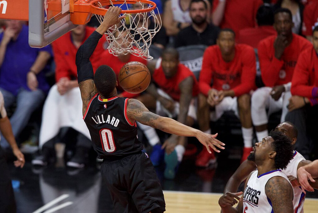 新疆队碾压四川队，利拉德统治全场